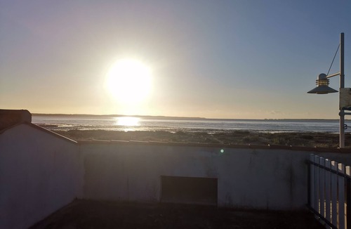 Marennes House | On the beach, facing Oléron. .