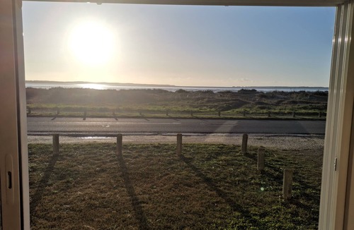 Marennes House | On the beach, facing Oléron. .