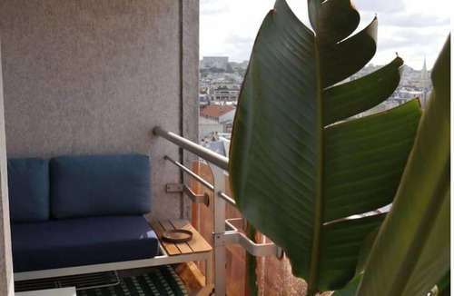 Porte-Saint-Martin Apartment | Paris panoramic view with A/C