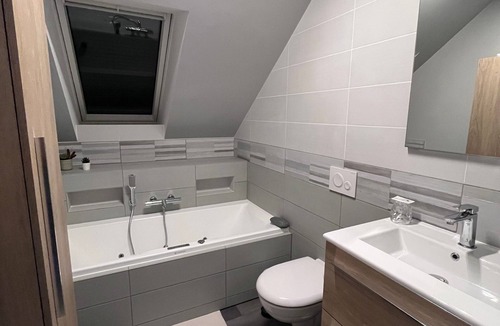 Sable-sur-Sarthe Bed & Breakfast | Pause Tranquille Room 2 with Shared Terrace, Garden & Wi-Fi