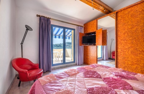 Chateauneuf-Grasse Apartment | Peaceful Villa "Numéro 2" with Private Pool and HD Wi-Fi