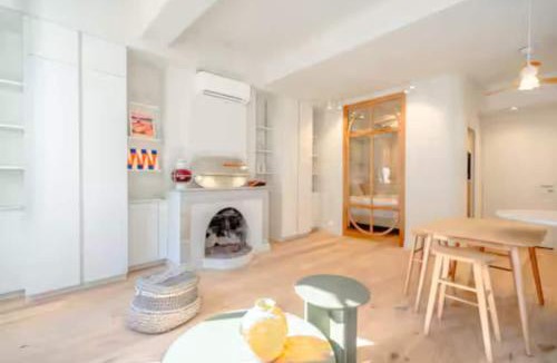 Old Town Apartment | Petit Gambetta l Bright & AC l Shellter-Rentals