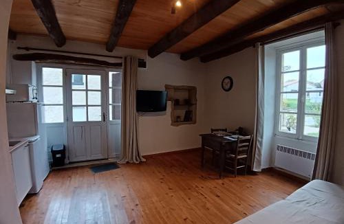 Sonnac Apartment | Petit studio paisible au cœur du village