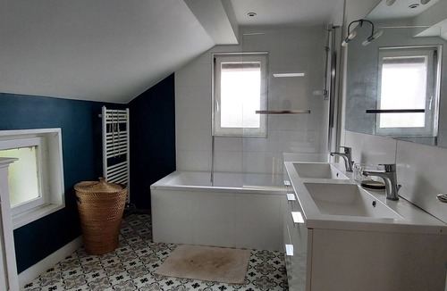 Bussiere - Cadiere House | Petite Maison Avec Jardin à 4 Stations de Métro du Centre de Lyon