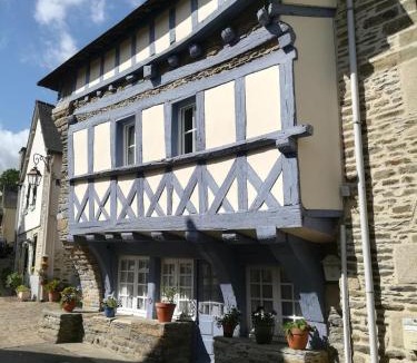 Josselin House | Petite maison Quartier Ste Croix