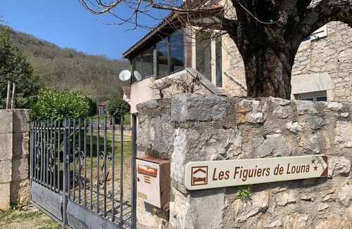 Saint-Gery Apartment | Pierre Ensoleillée, 19th century house on the first floor