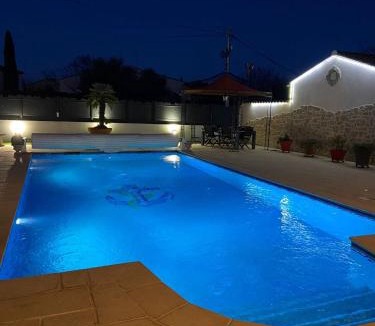 Le Cannet-des-Maures Apartment | Piscine avec charme et tranquillité au coeur du Var