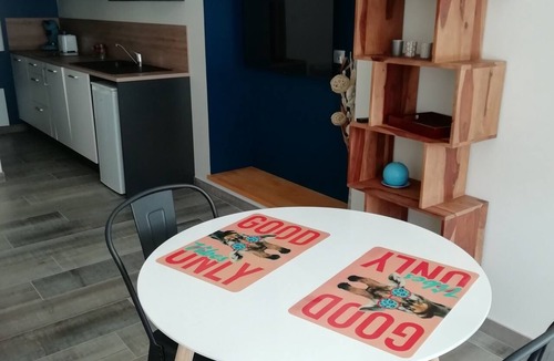 Joue-sur-Erdre Apartment | PLACE 28-Studio-Classic-Ensuite with Bath-Street View