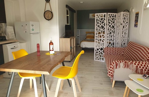 Flagnac House | Pleasant studio in a house overlooking Flagnac.