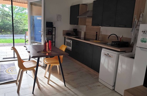 Flagnac House | Pleasant studio in a house overlooking Flagnac.