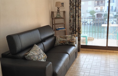 Port Grimaud Apartment | Port Grimaud - Studio Cab 4 person - Harbor view - access to St Tropez by sea.