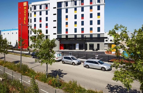 Porte Des Alpes - Mi Plaine - Manissieux Hotel | Première Classe Lyon Est - Saint-Priest Eurexpo