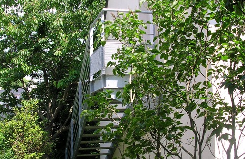 Locmaria-Plouzane Apartment | Pretty studio, mature property, all mod cons/sea/private access to beach
