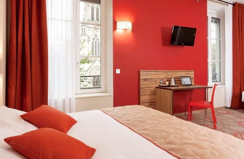 Perrache Apartment | Prime Confluence District Retreat: Modern Amenities
