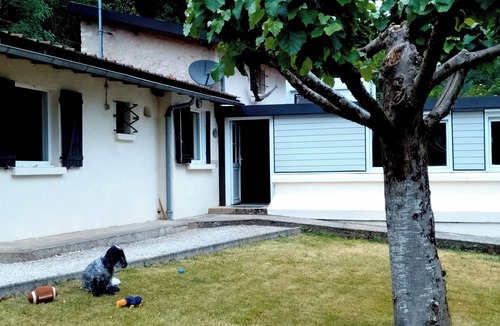 Civray Cottage | Private cottage with it's own fishing & pet friendly!