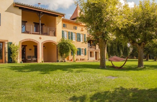 Castex House | Private Estate with Saltwater Pool, Mountain Views, A/C, Yoga Studio | Sleeps 14