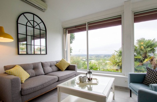 Duras Villa | Private pool, great views, AC, walk into town, weekly market, shops, restaurants