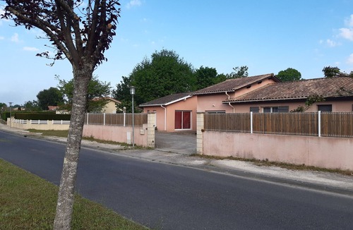 Le Barp Apartment | Private studio at the gateway to the Bay of Arcachon