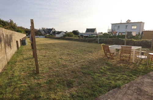 Lanildut Apartment | "Private studio – GR34 & sea at the end of the garden"