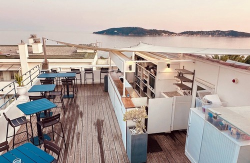 Le Mourillon Hotel | Privatized hotel 8/16 bed Toulon Seaside -Rooftop