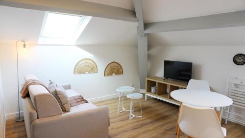 Cannes La Bocca Apartment | Proche gare, 5 min Plage du Midi, T2 avec 1 chambre - Palmazur Vacances