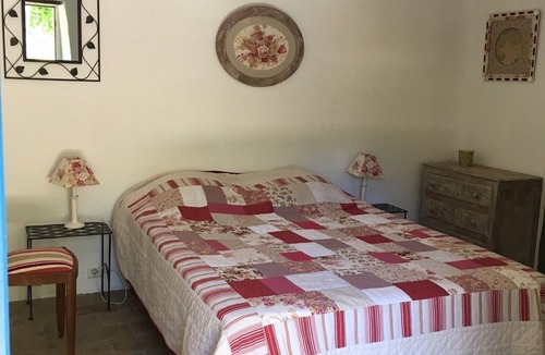 Sahune House | Provencal sheepfold, quiet, green setting, swimming pool open May 30-September 12
