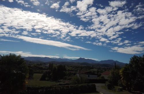Saint-Gaudens Apartment | Pyrenees Vue Gite Hoopoe - Le Plus Commentaires Positifs,Vues Fantastique, Petit-Déjeuner, Calme, Piscine, Parking