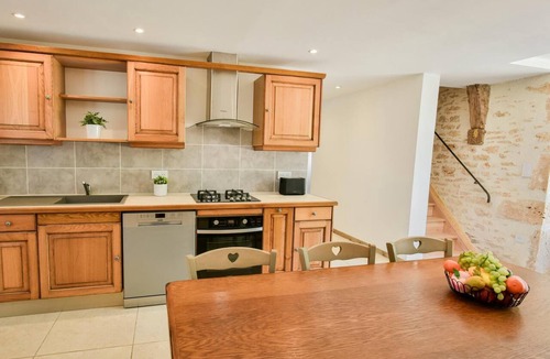 Montcabrier House | Quality gîte with a terrace and private pool