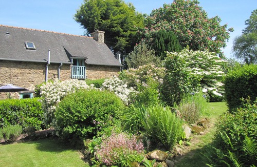 Gomene Cottage | Quality Traditional Gite for 2 in Gomene central Brittany - HEATED pool & WIFI