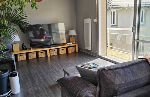 Aurillac Condo | Quiet 2B/1B Downtown Condo, Hills View, Bright, Spacious, Recently Remodeled