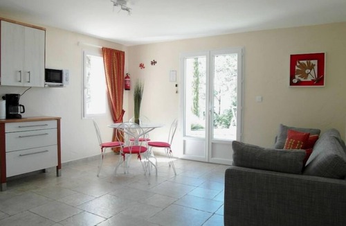 Brignoles House | Quiet 4* gîte, private heated pool, relaxation, panoramic views, astronomy