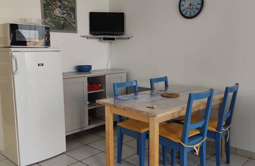 Cheray House | Quiet apartment with pool in Saint-Georges-d'Oléron