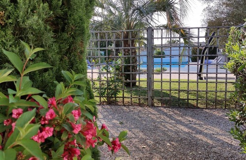 Cheray House | Quiet apartment with pool in Saint-Georges-d'Oléron