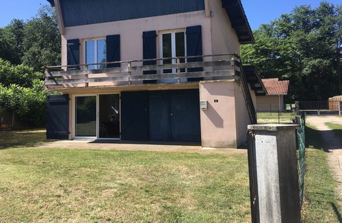Leon Ski Chalet | Quiet CHAMBERY. pets accepted.