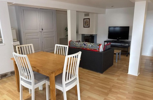 Saint-Maurice-sur-Dargoire Apartment | Quiet & Cozy Studio With A Beautiful Garden