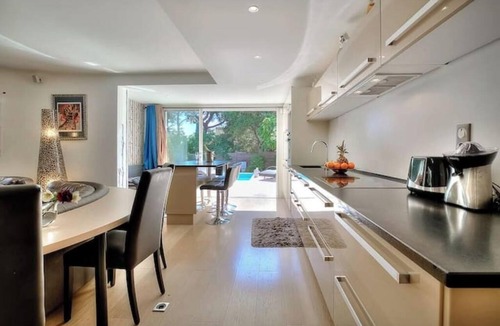 Antibes House | Quiet, friendly BOTTOM FLOOR OF A VILLA with Pool, Air Conditioning, and Riva Event