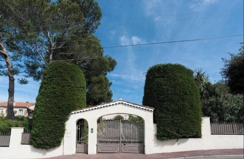 Antibes House | Quiet, friendly BOTTOM FLOOR OF A VILLA with Pool, Air Conditioning, and Riva Event