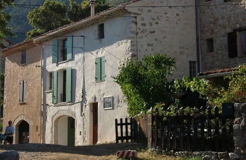 Bargeme Cottage | quiet in small hamlet; surrounded by meadows at 37 ch de l'estang, Bargeme