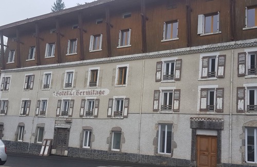 Saint-Nectaire Bed & Breakfast | Quiet, independent double room facing the forest