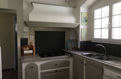 Maillane House | quiet large comfortable house with large swimming pool 12x5