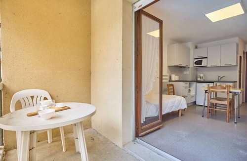 Barbotan-les-Thermes Apartment | Quiet studio with Wifi and parking in Barbotan-les-Thermes