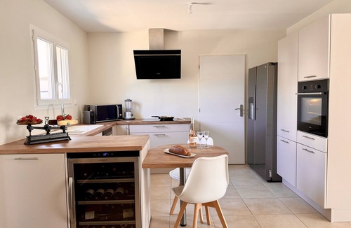 Chateauneuf-de-Gadagne House | Quiet villa with private pool and air conditioning between Avignon and Luberon