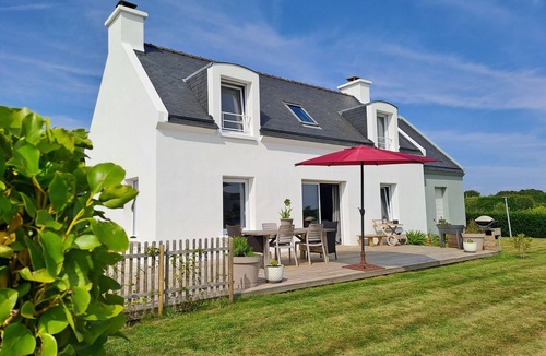 Treffiagat Villa | Quiet villa with sea view