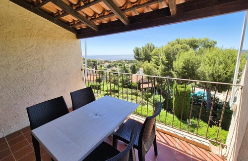 Saint-Mandrier-sur-Mer Apartment | Résidence avec piscine, vue mer, tennis, parc pour enfants