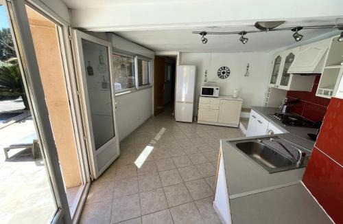 Saint-Cyr-sur-Mer Apartment | Résidence Villa Chemin de la Clare - maeva Home - Villa vue sur les vignes 6 pièces 10 personnes - Prestige MAE-5863