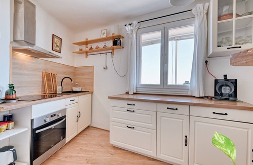 Saint-Charles Apartment | RANQUE-Appartement Moderne avec Loggia et Vue à Ma