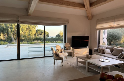 Ramatuelle Villa | Recent single-storey villa with sea view close to La Réserve hotel