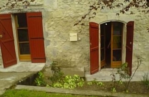 Gueyze House | Recently Renovated Stone Barn in Medieval Village