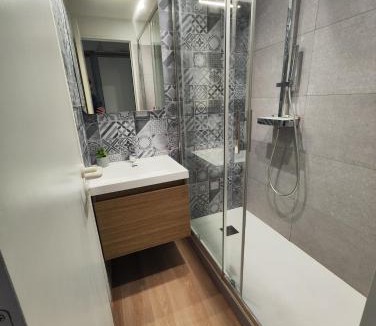 Le Dramont Apartment | "Red Rock" studio rénové CLIM, PARKING,WIFI
