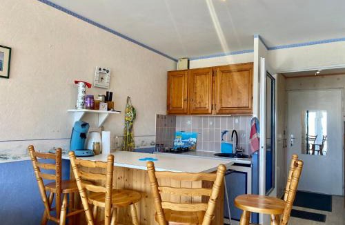 Arzon Apartment | REF 032 Studio pour 4 vue port Crouesty dans résidence avec piscine